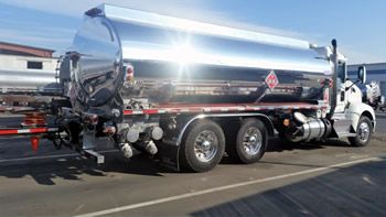 Choosing A Trucking Company: Evaluating Pay & Benefits
